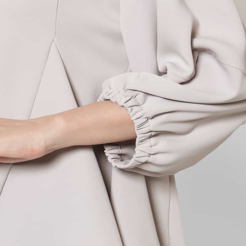 BARNEYS NEW YORK セットアップ ウォッシャブル ポンチ素材ペプラムプルオーバー LIGHT GRAY