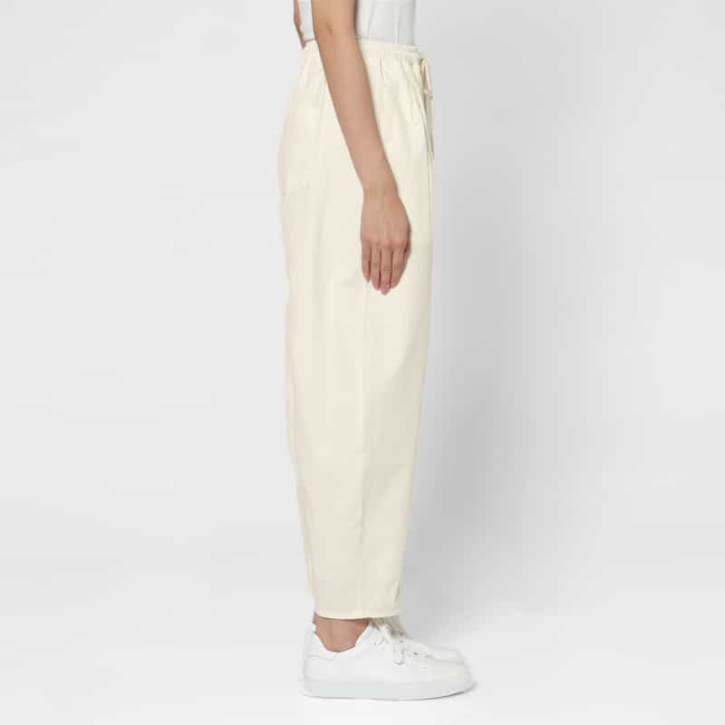 BARNEYS NEW YORK ウォッシャブル カーヴィー ドローストリングパンツ OFF WHITE