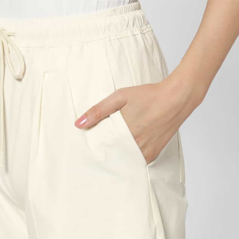 BARNEYS NEW YORK ウォッシャブル カーヴィー ドローストリングパンツ OFF WHITE