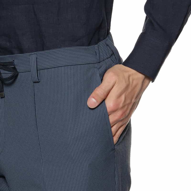 BARNEYS NEW YORK サッカー素材ストレッチパンツ BLUE