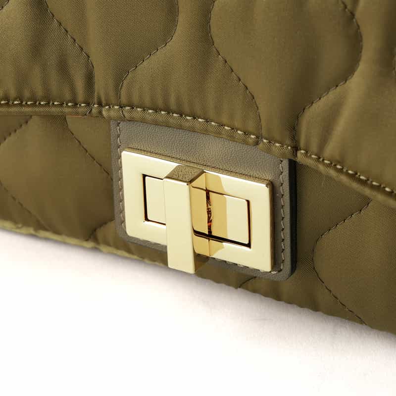 BARNEYS NEW YORK キルティングショルダーバッグ KHAKI