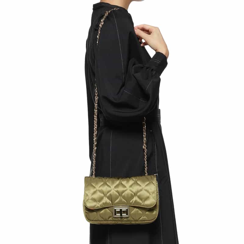 BARNEYS NEW YORK キルティングショルダーバッグ KHAKI