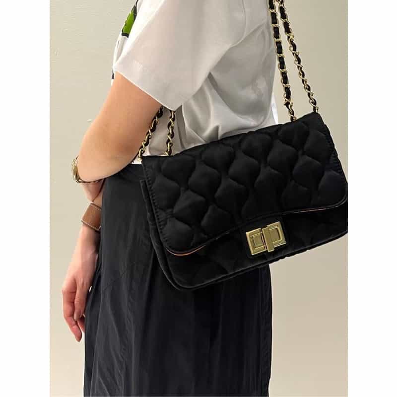 BARNEYS NEW YORK キルティングショルダーバッグ BLACK