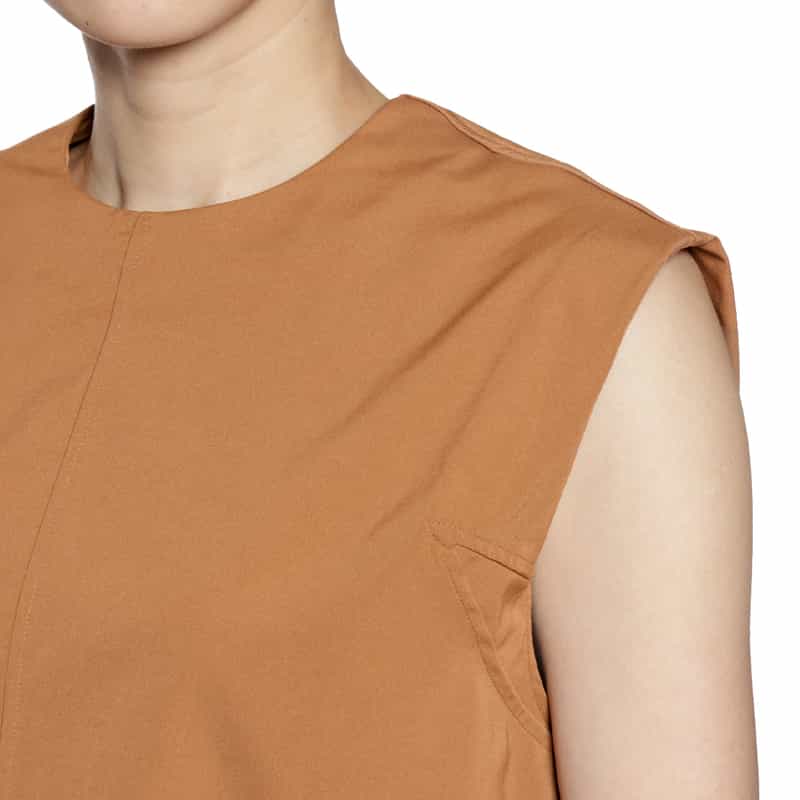 HYKE バックジップ ノースリーブブラウス CAMEL