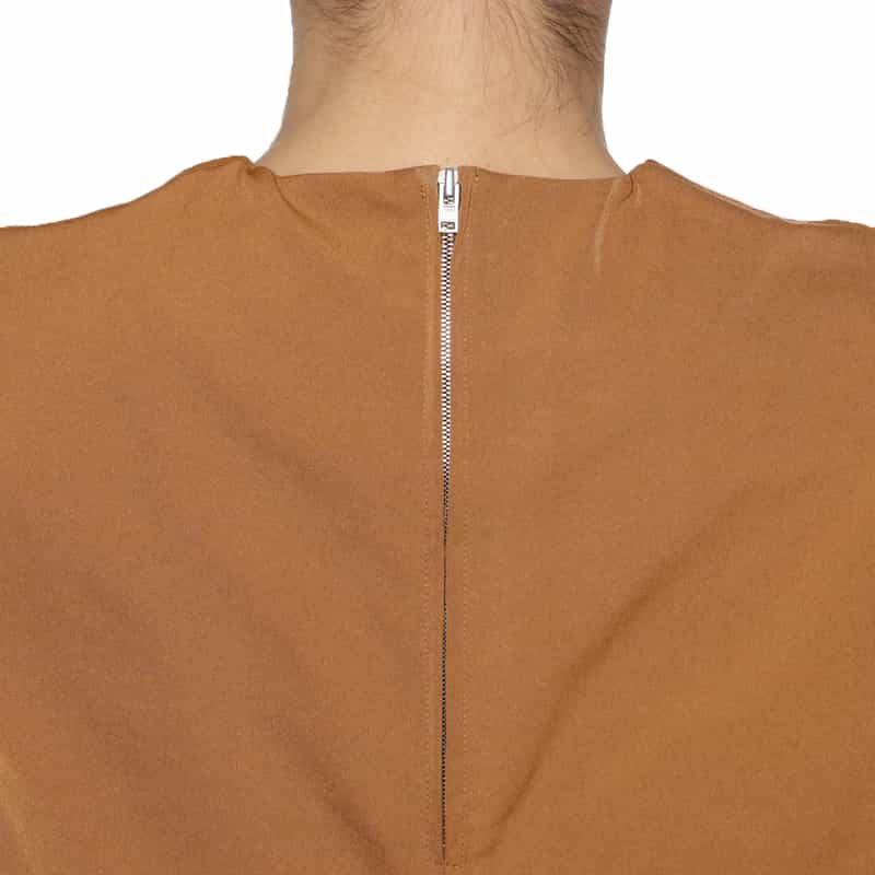HYKE バックジップ ノースリーブブラウス CAMEL