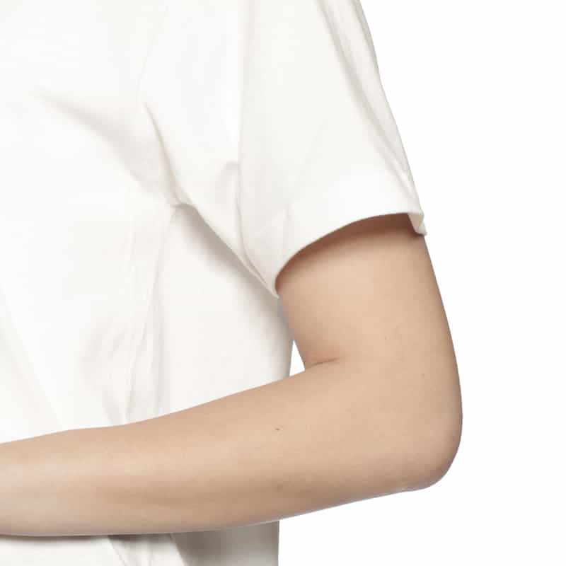 BARNEYS NEW YORK ロゴ刺繍入りTシャツ WHITE