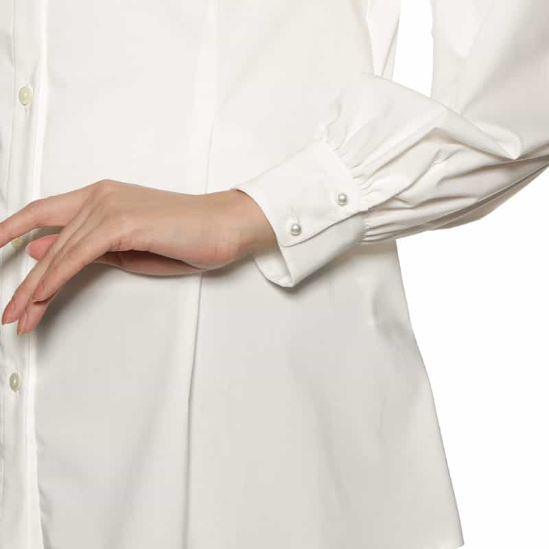 BARNEYS NEW YORK ウォッシャブル タック入りパールボタンブラウス WHITE