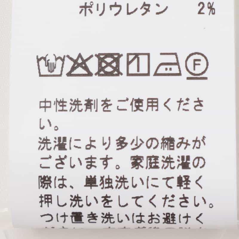 BARNEYS NEW YORK ウォッシャブル タック入りパールボタンブラウス WHITE