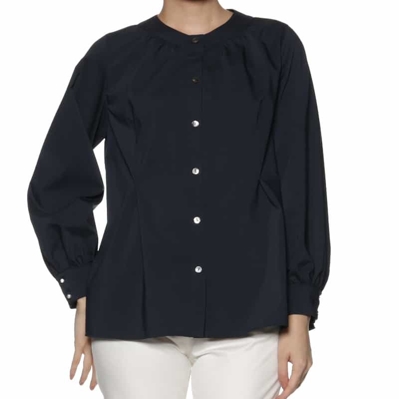 BARNEYS NEW YORK ウォッシャブル タック入りパールボタンブラウス NAVY