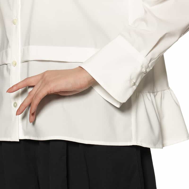 BARNEYS NEW YORK ウォッシャブル バックペプラム パールボタンブラウス WHITE
