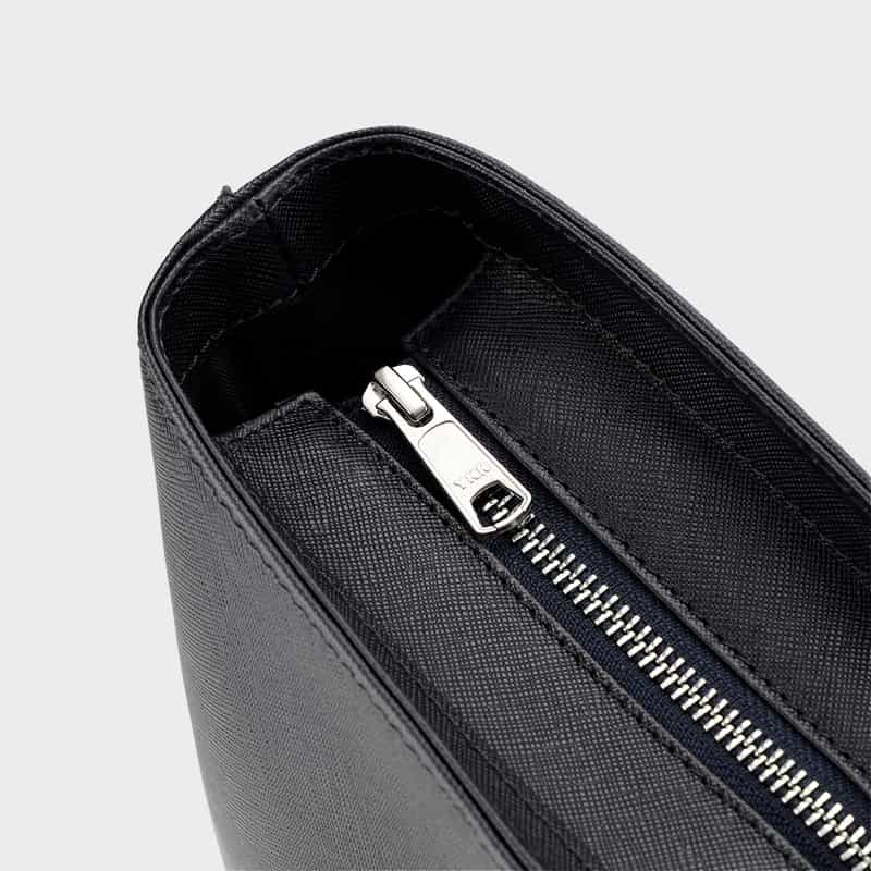 BARNEYS NEW YORK オンラインストア限定　レザートートバッグ NAVY