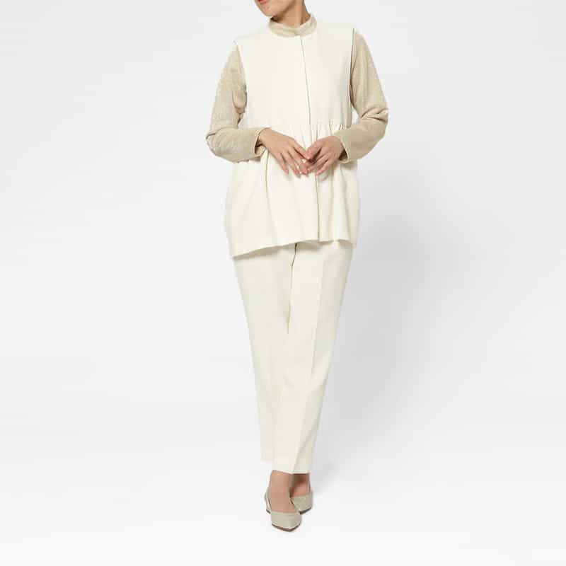 BARNEYS NEW YORK セットアップ ウォッシャブル ギャザーフレアジレ OFF WHITE