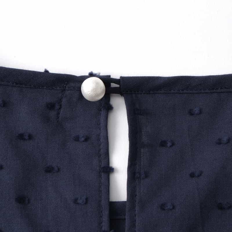 BARNEYS NEW YORK ウォッシャブル パールボタン付きドットジャカード素材ペプラムブラウス NAVY