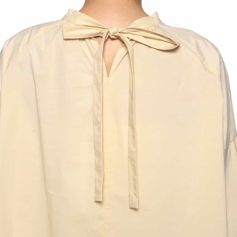 BARNEYS NEW YORK ウォッシャブル スタンドカラーバックリボンブラウス BEIGE