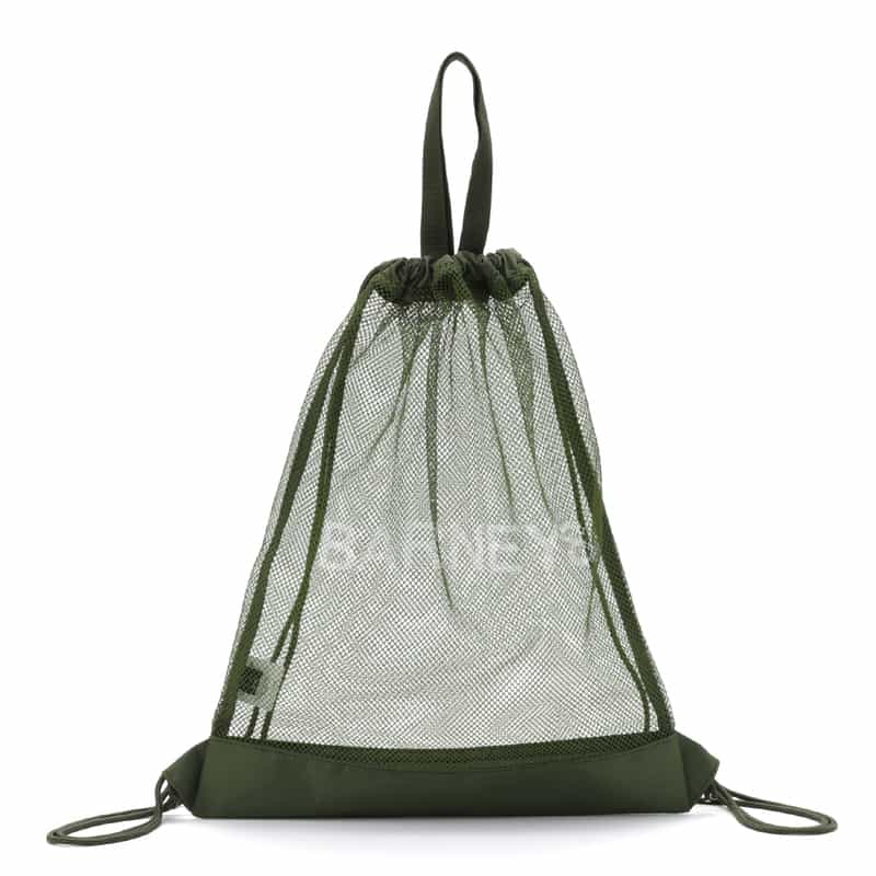 BARNEYS NEW YORK "BARNEYS" ロゴ入り メッシュナップサック KHAKI