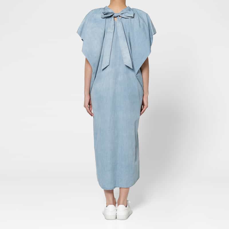 BARNEYS NEW YORK ウォッシャブル デニム素材 バックボウデザイン ラッフルスリーブロングドレス LIGHT BLUE