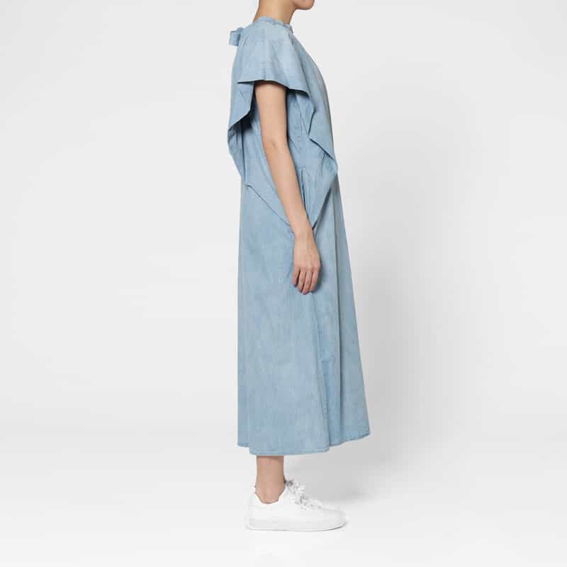 BARNEYS NEW YORK ウォッシャブル デニム素材 バックボウデザイン ラッフルスリーブロングドレス LIGHT BLUE