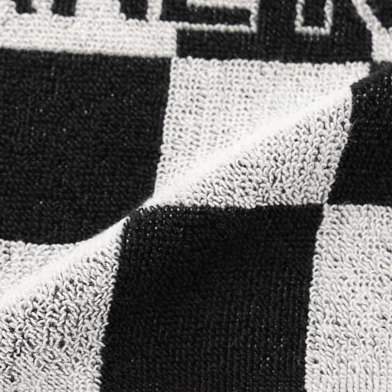 BARNEYS NEW YORK "BARNEYS" ロゴ入りタオルハンカチ BLACK