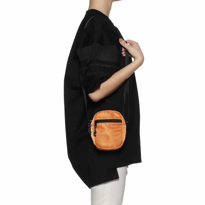 BARNEYS NEW YORK ナイロンポシェットバッグ ORANGE