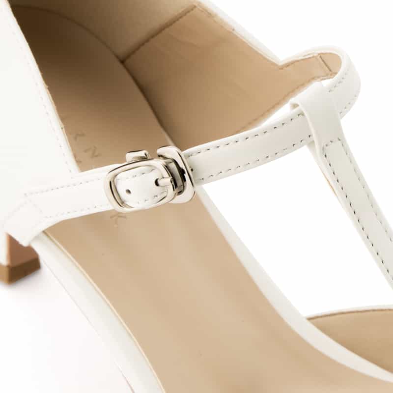 BARNEYS NEW YORK Tストラップパンプス WHITE