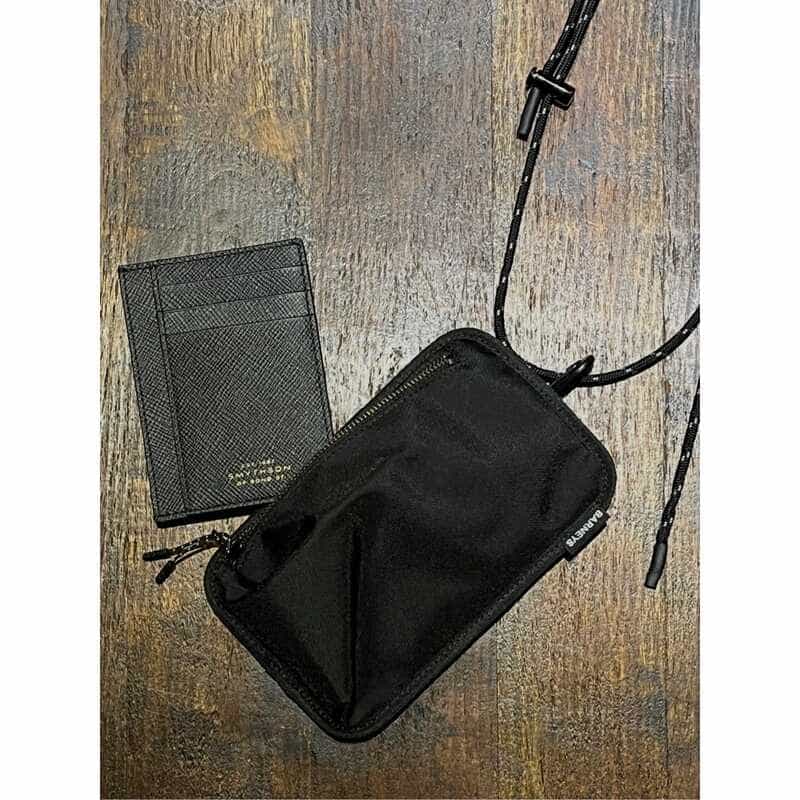 BARNEYS NEW YORK "BARNEYS" フォーンバッグ BLACK
