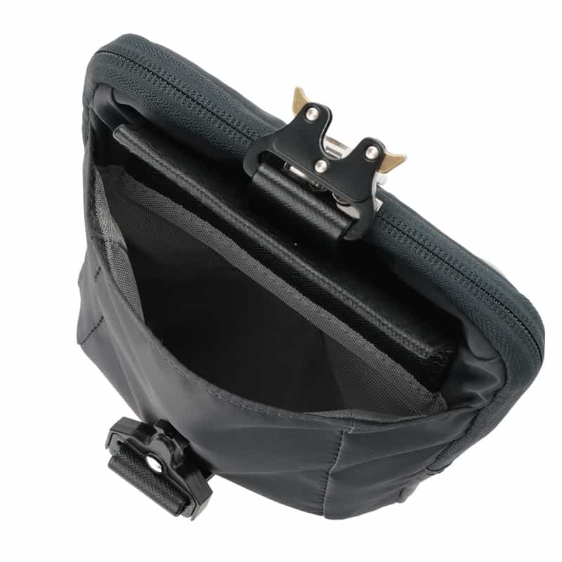 MASTER PIECE バーニーズ　ニューヨーク限定ナイロンクロスボディバッグ GRAY