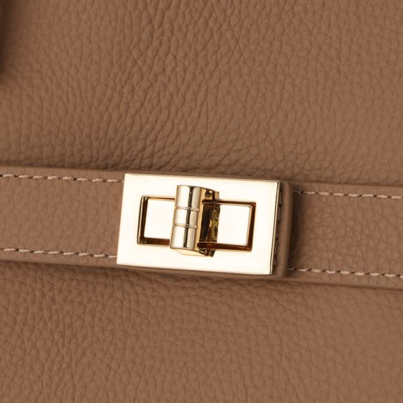 BARNEYS NEW YORK 縦型スクエアレザートートバッグ BEIGE