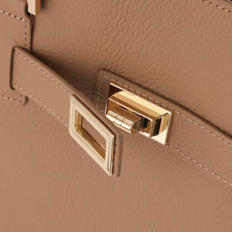 BARNEYS NEW YORK 縦型スクエアレザートートバッグ BEIGE