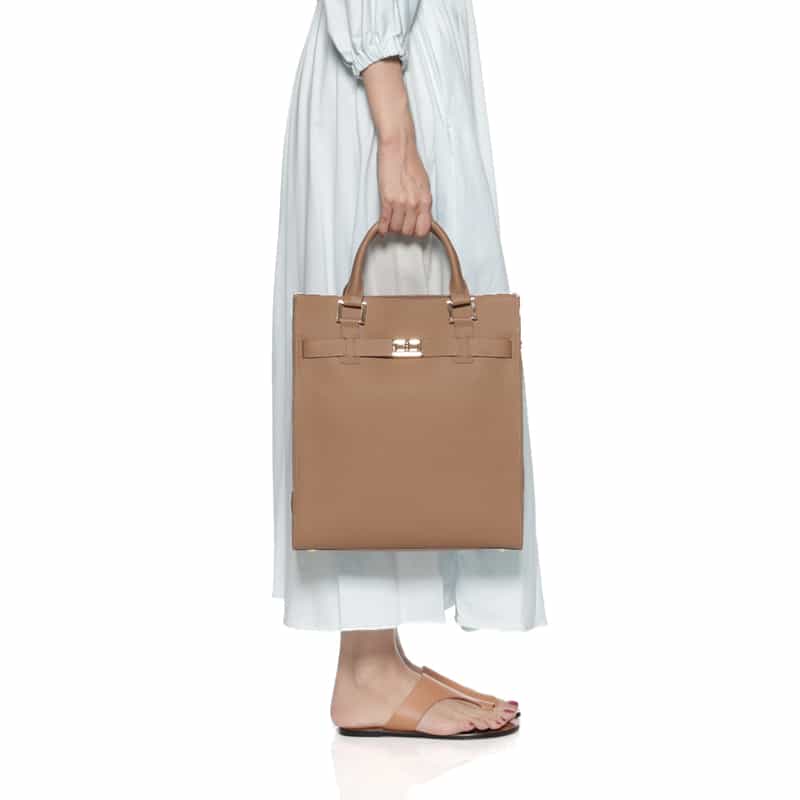 BARNEYS NEW YORK 縦型スクエアレザートートバッグ BEIGE