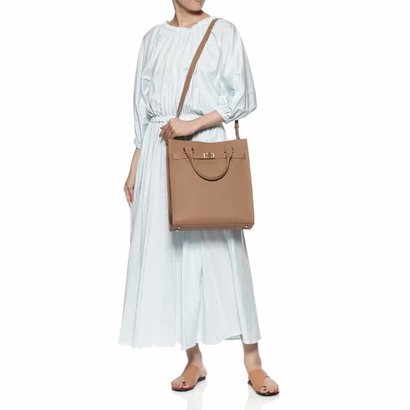 BARNEYS NEW YORK 縦型スクエアレザートートバッグ BEIGE