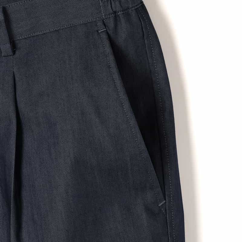 BARNEYS NEW YORK ウォッシャブル タック入りショートパンツ INDIGO