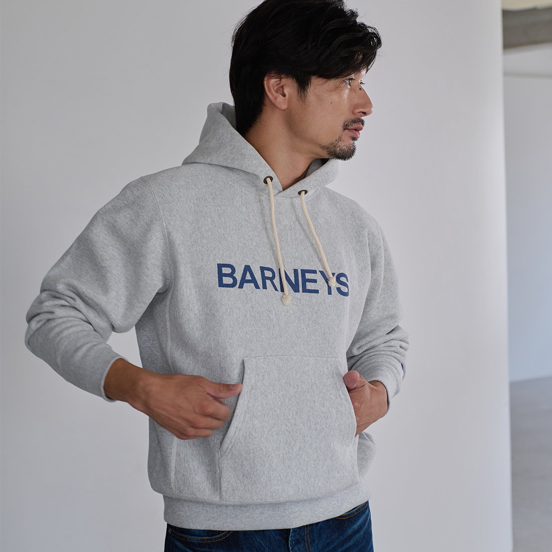 "BARNEYS" ＜チャンピオン＞コラボレーション スウェットフーディ