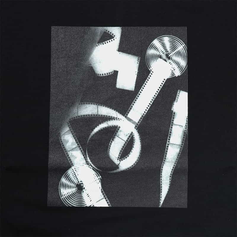 YOKE YOKE＜ヨーク＞ プリントTシャツ BLACK