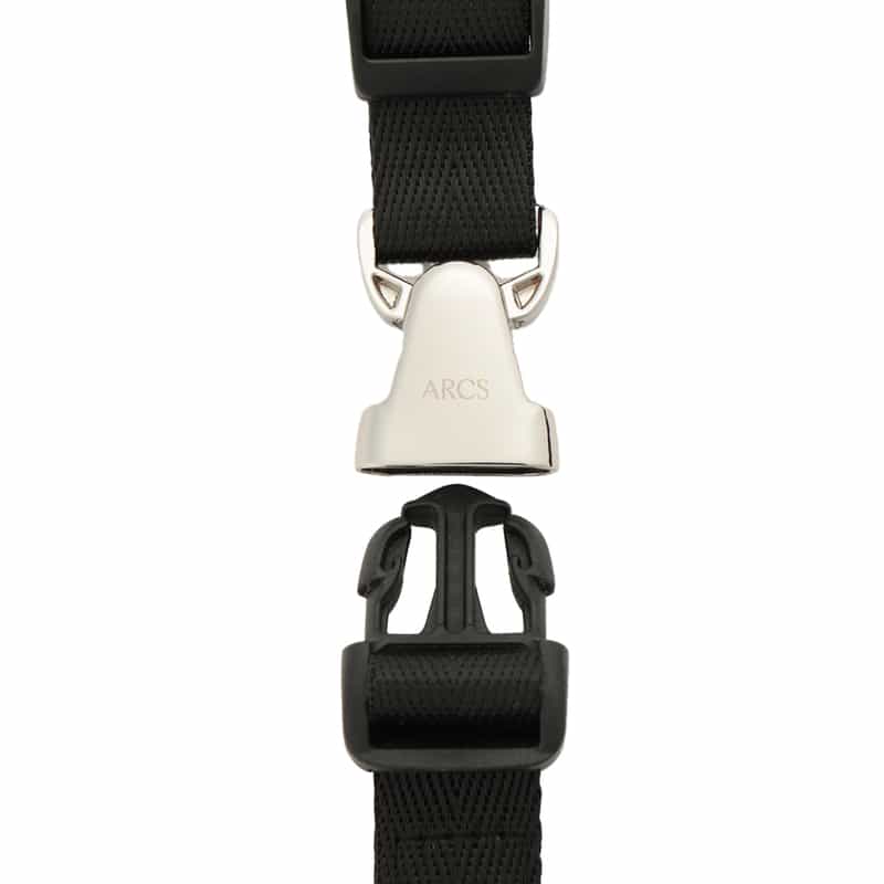 ARCS LONDON クロスボディポーチ BLACK