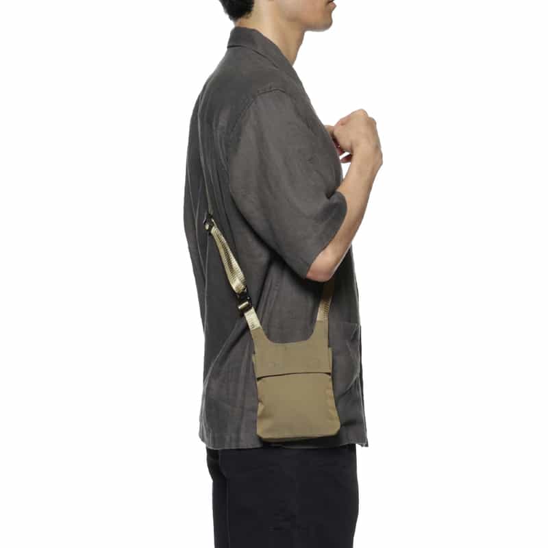ARCS LONDON クロスボディポーチ KHAKI