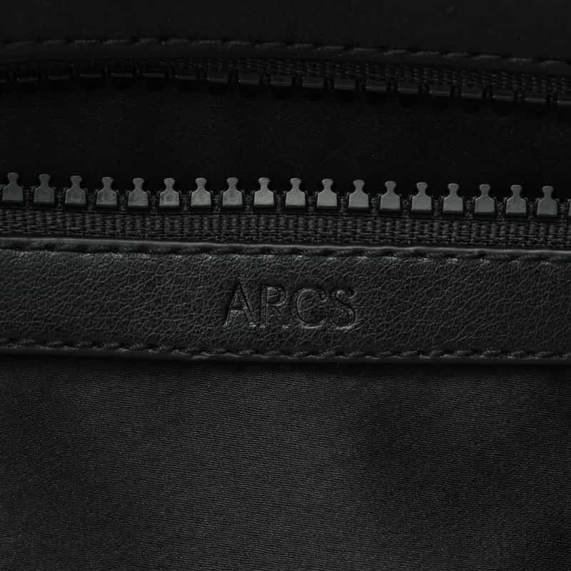 ARCS LONDON ARCS LONDON＜アークス ロンドン＞スリングバッグ BLACK