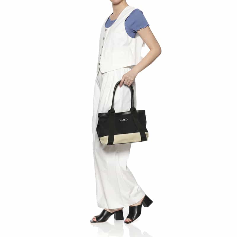 BARNEYS NEW YORK "BARNEYS" ロゴ入りキャンバスバッグ BLACK