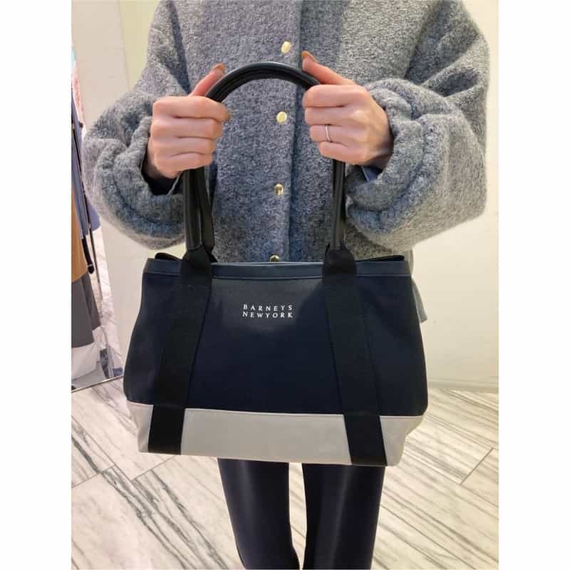 BARNEYS NEW YORK "BARNEYS" ロゴ入りキャンバスバッグ BLACK