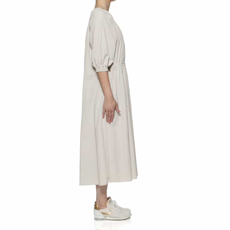 BARNEYS NEW YORK ウォッシャブル ドローコード付きオフショルダードレス BEIGE