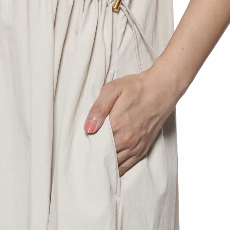 BARNEYS NEW YORK ウォッシャブル ドローコード付きオフショルダードレス BEIGE