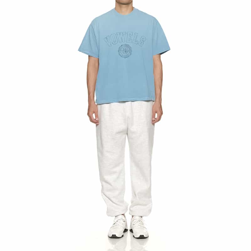 VOWELS VOWELS＜バウルズ＞ ロゴ入りTシャツ LIGHT BLUE