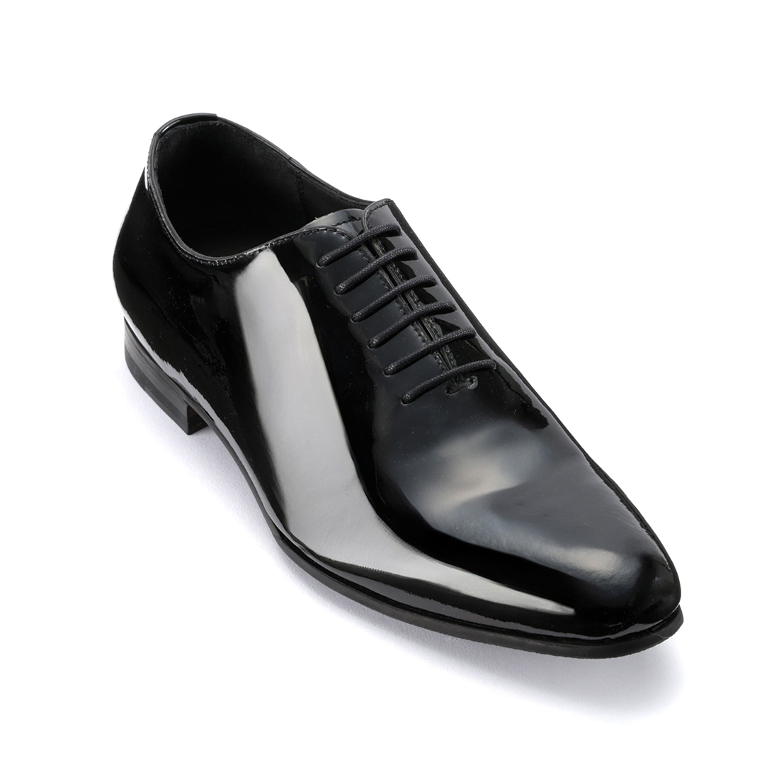 ホールカットシューズ