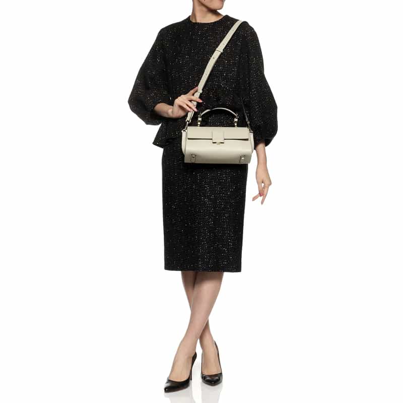 BARNEYS NEW YORK レザー ワンハンドル ミニショルダーバッグ IVORY