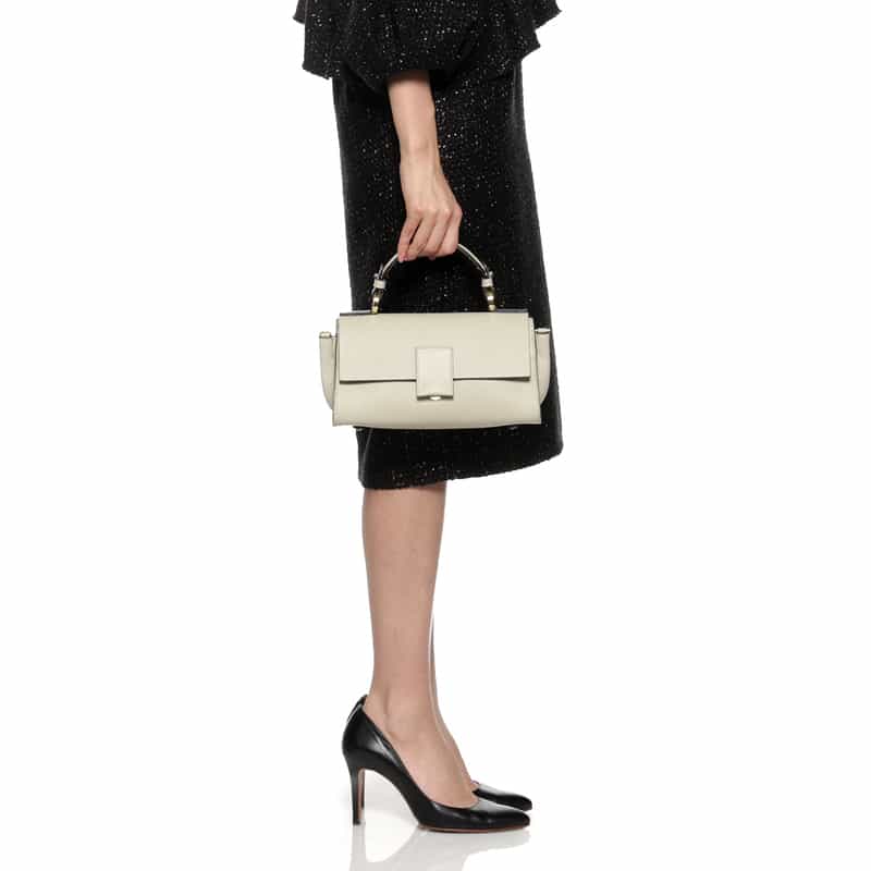 BARNEYS NEW YORK レザー ワンハンドル ミニショルダーバッグ IVORY