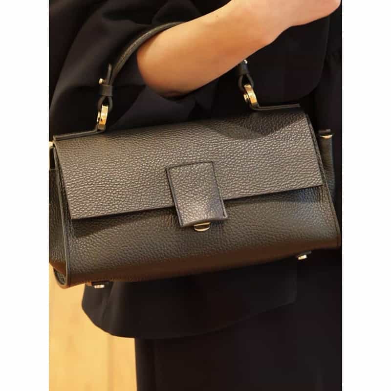 BARNEYS NEW YORK レザー ワンハンドル ミニショルダーバッグ BLACK