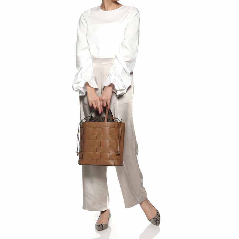 BARNEYS NEW YORK 巾着付き レザー バケットバッグ LIGHT BROWN