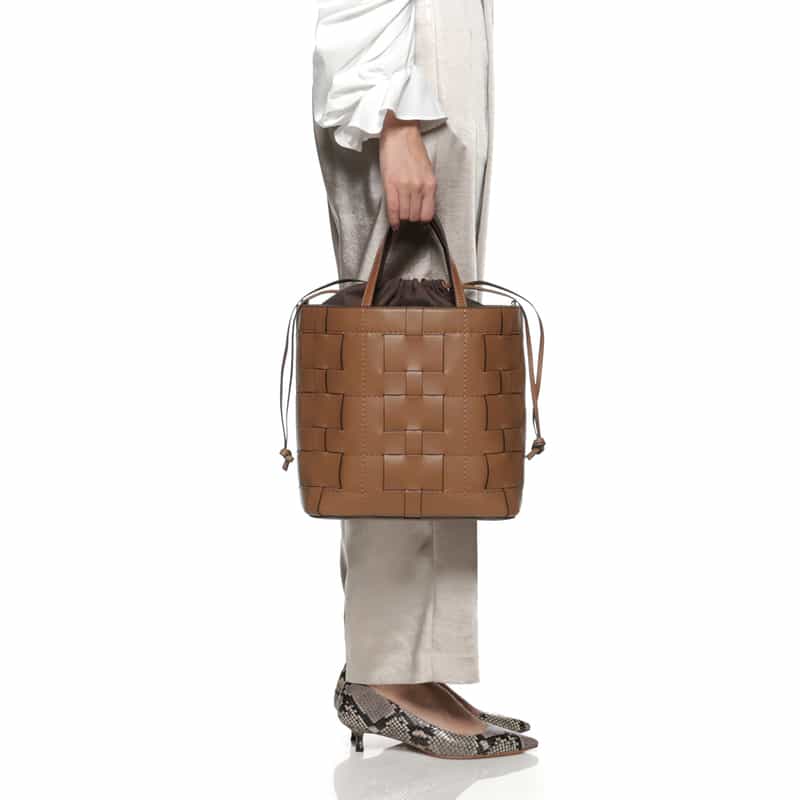 BARNEYS NEW YORK 巾着付き レザー バケットバッグ LIGHT BROWN