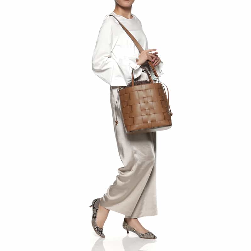 BARNEYS NEW YORK 巾着付き レザー バケットバッグ LIGHT BROWN