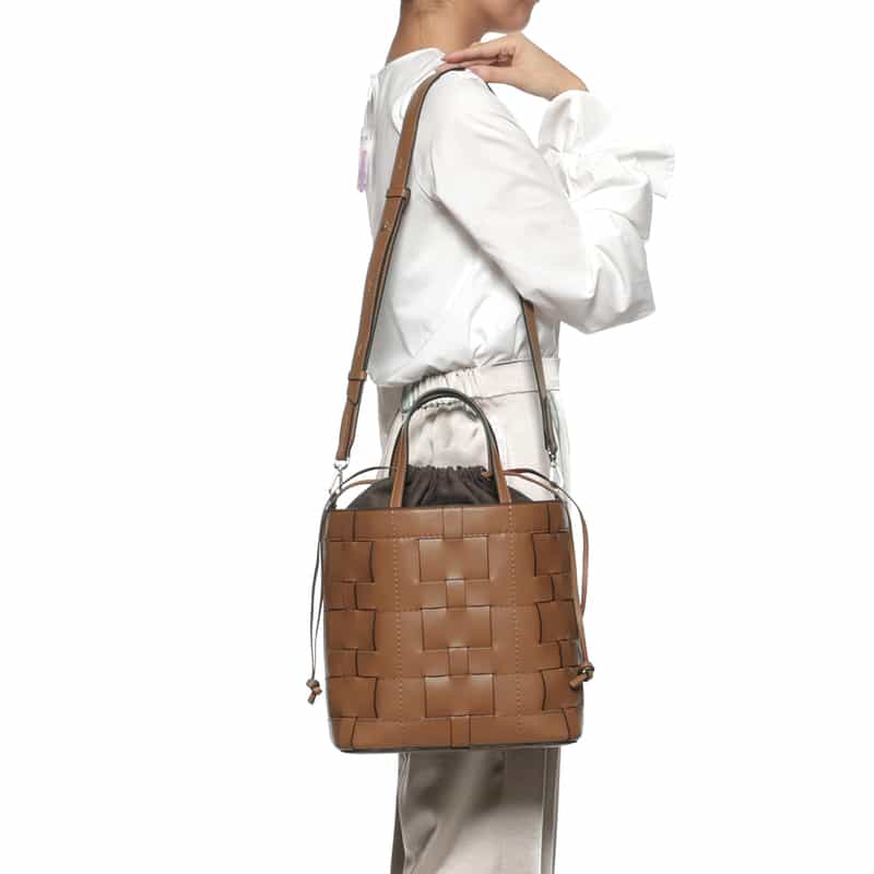 BARNEYS NEW YORK 巾着付き レザー バケットバッグ LIGHT BROWN