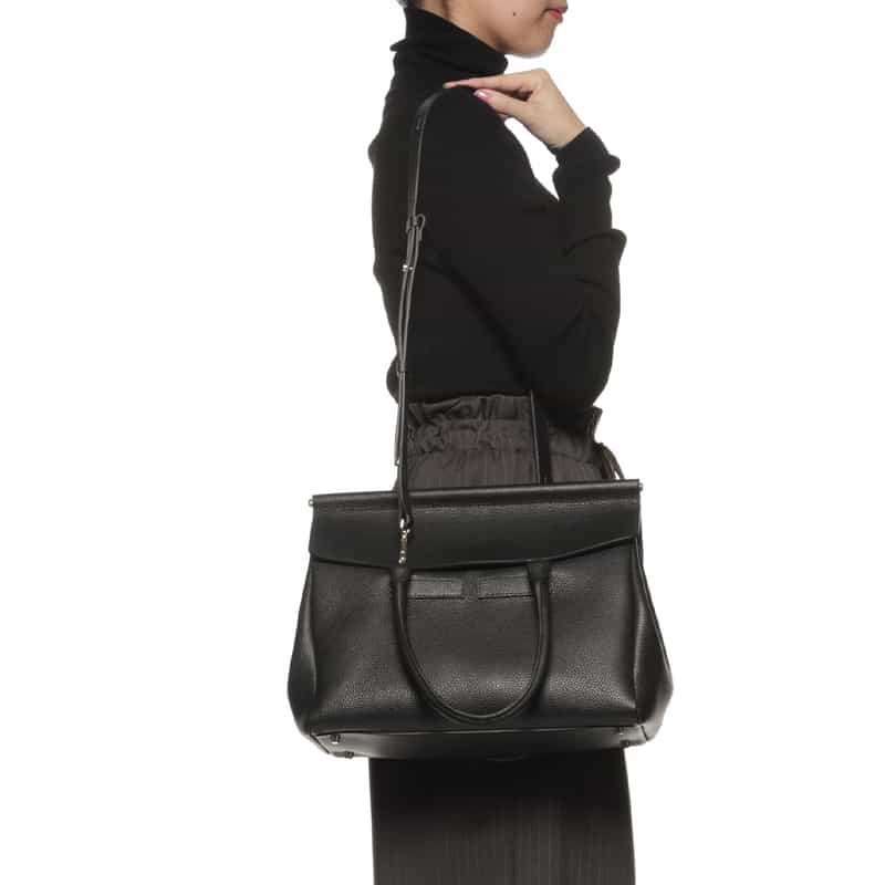 BARNEYS NEW YORK レザー フラップトートバッグ BLACK